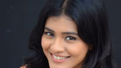 Heeba Patel turns into a hot belly dancer!