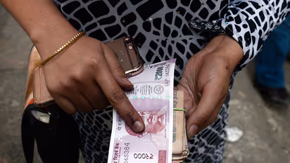 അക്കൗണ്ടില് മിനിമം ബാലന്സ് ഇല്ലെങ്കില് എത്ര രൂപ പിഴ ഈടാക്കും? നിങ്ങള് അറിയേണ്ടതെല്ലാം