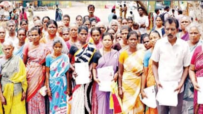 லாரிகளில் தண்ணீர் திருடுவதை தடுத்து நிறுத்துங்கள் - 80 பெண்கள் ஆட்சியரிடம் முறையீடு...