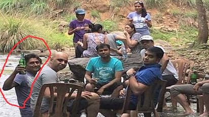 ಅರಣ್ಯದಲ್ಲಿ ವನ್ಯಜೀವಿ ಪರಿಪಾಲಕರಿಂದಲೇ ಪರಿಸರ ಮಾಲಿನ್ಯ!: ವೈರಲ್ ಆದ ಫೋಟೋಗಳು