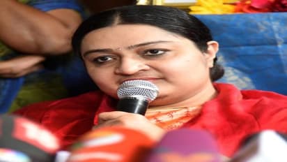 தேவையற்ற பேச்சுக்கெல்லாம் எனக்கு நேரம் பற்றாது - 'ஆளைவிடுங்கடா சாமி'னு ஓடிய தீபா...