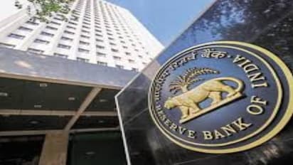 வெளிநாடு வாழ் இந்தியர்களா நீங்கள் ? பழைய ரூபாய் நோட்டுகளை மாற்றிக் கொள்ள உங்களுக்கு ஒரு வாய்ப்பு…