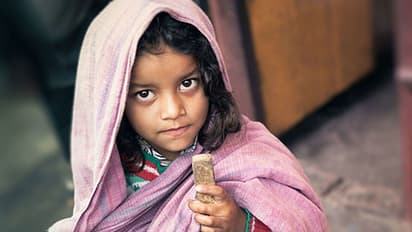 ঠিক যেন সিনেমা, পুলিশের গুলিতে নিহত অপরাধীর অনাথ মেয়েকে দত্তক নিল পুলিশই