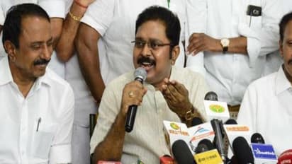 துணை பொது செயலாளர் பதவியில் இருந்து விலகவேண்டும்:அமைச்சர்களின் எதிர்ப்பால் கொதிப்படைந்த தினகரன்!