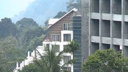 മൂന്നാറില് കൈയേറ്റങ്ങള്ക്ക് നോട്ടീസ് നല്കിയ തഹസില്ദാര്ക്ക് സ്ഥലംമാറ്റം