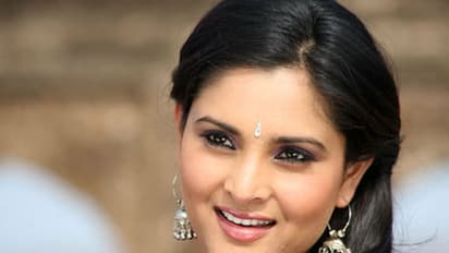 Not hell comment: Ramya becomes favourite celebrity in Pak