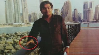 கையில் சிகரெட்டுடன் போஸ் கொடுத்த தீபக்!!! ஜெயலலிதாவின் இமேஜை பப்ளிக்கா டேமேஜ் செய்த அண்ணன் மகன்...