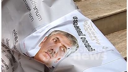 ഒരു പൊസ്തകം പ്രകാശിപ്പിക്കാൻ പോയ കഥ...