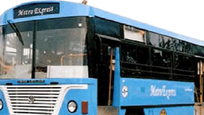 తెలంగాణ ప్రభుత్వానికి విరుగుడు: సరిహద్దుల్లో ఏపీ బస్సులు