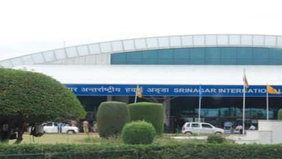 கையெறி குண்டுகளுடன் நுழைந்த ராணுவ வீரர் - ஸ்ரீநகர் விமானநிலையத்தில் பரபரப்பு