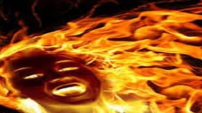 ஆட்சியர் அலுவலகத்தில் பெண் தீக்குளிக்க முயன்றதால் பரபரப்பு…