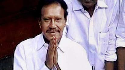 தாட்பூட் தம்பிதுரை! துணை சபாவை துரத்தி துரத்தி வம்புக்கு இழுக்கும் கரூர் சிட்டிசன்கள்..!