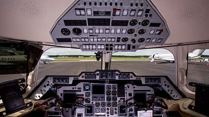 AI in cockpit defeats expert fighter pilot