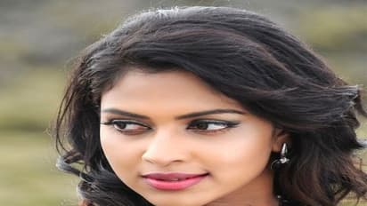 பெரும் சிக்கலில் பிரபல நடிகை அமலாபால்..! 7 ஆண்டு சிறைத்தண்டனையா..!?