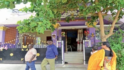 வருமானவரித்துறை அதிகாரிகள்போல நடித்து கொள்ளையர்கள் கைவரிசை; 45 சவரன் நகை, ரூ.45 ஆயிரம் கொள்ளை…