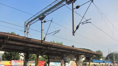 தண்டவாளத்தில் மது அருந்திய மாணவர்கள் மீது ரயில் மோதி விபத்து; 3 பேர் உயிரிழப்பு