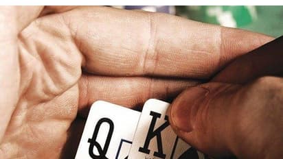 ಕೊರೋನಾ ಲಾಕ್ಡೌನ್: ಜೂಜು ಅಡ್ಡೆಗಳ ಮೇಲೆ ದಾಳಿ, ಲಾಠಿ ಚಾರ್ಜ್