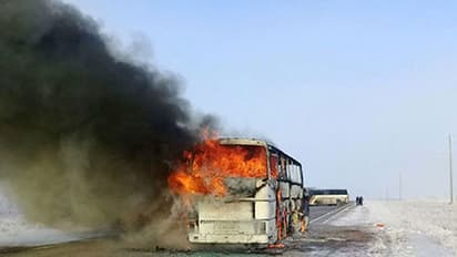 ഓടിക്കൊണ്ടിരുന്ന ബസിനു തീ പിടിച്ചു; 52 പേർ വെന്തുമരിച്ചു