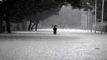 Tamilnadu Rain/மீண்டும் கொட்டும் மழை.. 23 மாவட்டங்களில் பள்ளிகளுக்கு லீவு.. உங்கள் மாவட்டத்துக்கு லீவா.?