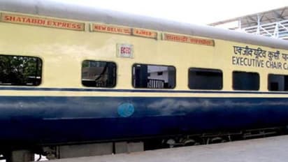 இனி ரயில் பயணத்தில் சினிமா, டி.வி. சீரியல் பார்க்கலாம் - வருகிறது புதிய வசதி..!!!