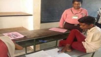 கால்களால் தேர்வு எழுதி சாதனை செய்த 12 ஆம் வகுப்பு மாணவன் ....