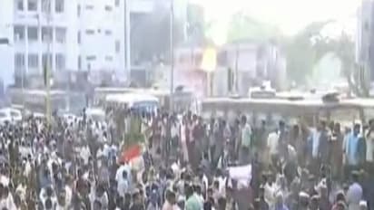 அண்ணா சாலையில் ஆயிரக்கணக்கானோர் போராட்டம்.. மக்கள் வெள்ளத்தால் ஸ்தம்பித்தது சென்னை..! பாரதிராஜா, வைரமுத்து, சீமான் போராட்டத்தில் பங்கேற்பு