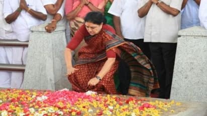 "போயஸ் தோட்டத்தை விட்டு கொடுக்க மாட்டேன்" - ஜெ.சமாதியில் சசி சபதம்