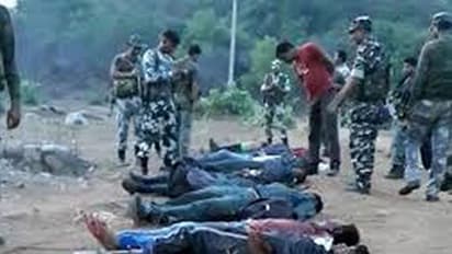 తెలంగాణలో భారీ ఎన్ కౌంటర్ - 12 మంది మావోయిస్టుల మృతి (వీడియో)