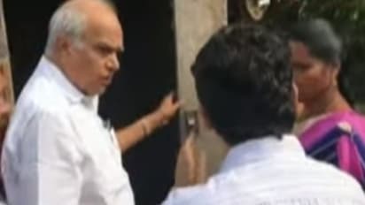 ஆளுநர் மீது இளம்பெண் பரபரப்பு புகார்..! ஊர்மக்கள் கூடியதால் பதற்றம்...!