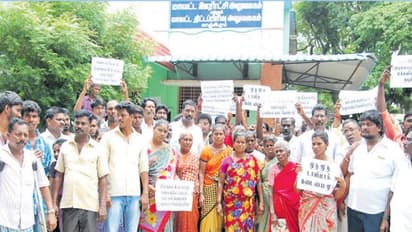 குடிவெறியர்களின் ஆபாச பேச்சுகளால் தற்கொலைக்கு முயற்சிக்கும் பெண்கள்; சாராயக் கடை நிரந்தரமாக மூடகோரி மனு…