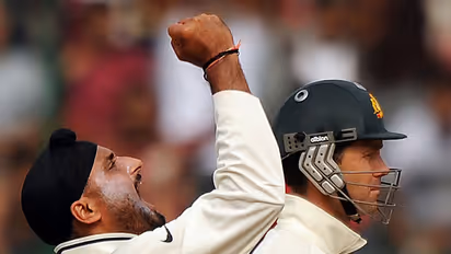 हरभजन सिंह को देखते ही आउट हो जाते थे ऑस्ट्रेलियाई खिलाड़ी, इस दिग्गज ने किया खुलासा