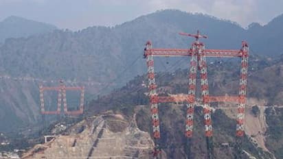 ಕಾಶ್ಮೀರದಲ್ಲಿ ವಿಶ್ವದ ಅತೀ ಎತ್ತರದ ರೈಲ್ವೆ ಬ್ರಿಜ್; ಇದು ಐಫೆಲ್ ಟವರ್'ಗಿಂತಲೂ ಎತ್ತರದ್ದು