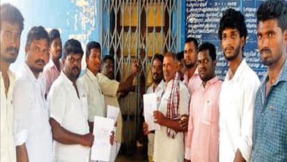 வேட்பு மனு நிராகரிப்பட்டதால் கூட்டுறவு சங்க அலுவலகத்தை பூட்டுப்போட்டு தினகரன் அணியினர் அட்டகாசம்...