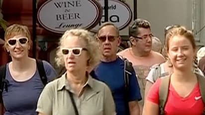 കൊവിഡ് 19: രോഗബാധയില്ലാത്ത വിദേശികളോട് കേരളം വിടാന് സര്ക്കാര് ആവശ്യപ്പെട്ടു