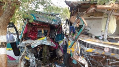 லாரி மற்றும் வேன் நேருக்கு நேர் பயங்கரமாக மோதல் - ஓட்டுநர்கள் இருவர் உடல் நசுங்கி பலி; 10 பேர் காயம்...