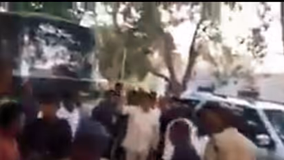 చంద్రబాబు సభలో జగన్ కు జేజేలు...షాక్ (వీడియో)