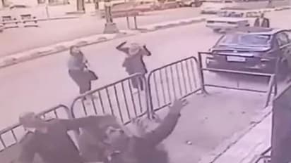 ഇതാണ് ഹീറോയിസം; മൂന്നാം നിലയില്‍ നിന്നു വീണ കുട്ടിയെ അത്ഭുതകരമായി രക്ഷിച്ച് പോലീസുകാര്‍