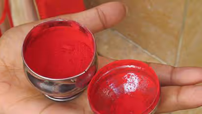 আর্থিক বাধা দূর হবে এবং পরীক্ষায় সফল হবেন সিঁদুরের গুণে, রইল কয়টি টোটকা