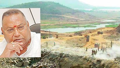 రాయపాటికి చిక్కులు: ఆఫీసులపై సిజిఎస్టీ దాడులు