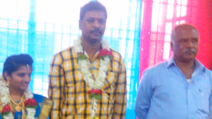 ಮದುವೆಗೆ 2.5 ಲಕ್ಷ ಡ್ರಾ ಮಾಡುವುದರಲ್ಲೂ ಇದೆ ತೊಡಕು..! ಮೈಸೂರಿನ ಈ ವ್ಯಕ್ತಿಯ ಪರದಾಟ ನೋಡಿ