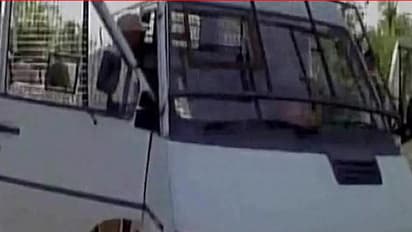 ಐವರು ಪೊಲೀಸರು ಹಾಗೂ ಓರ್ವ ಭದ್ರತಾ ಸಿಬ್ಬಂದಿಯನ್ನು ಕೊಂದು ಹಣದ ವ್ಯಾನನ್ನು ದೋಚಿದ ಉಗ್ರರು