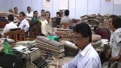 ஊதிய உயர்வு கொண்டாட்டத்தில் அரசு ஊழியர்கள் ! யார் யாருக்கு எவ்வளவு ஊதிய உயர்வு ?