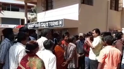 ಬಾಲಕಿಯನ್ನು ಚುಡಾಯಿಸಿದಕ್ಕೆ ಬೆತ್ತಲೆಗೊಳಿಸಿ ಹಲ್ಲೆ