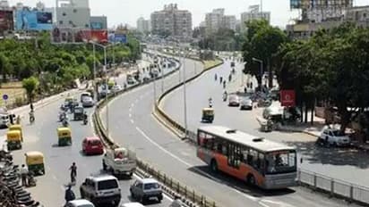 బోసిపోతున్న భాగ్యనగరం