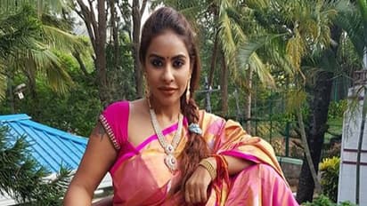 'కౌంట్ డౌన్ స్టార్ట్' అంటూ ఆ హీరోకి శ్రీరెడ్డి హెచ్చరిక, ఊరుకుంటాడా?