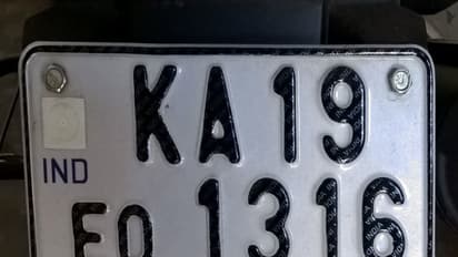 கூடுதல் பாதுகாப்பு அம்சங்களுடன் வாகனங்களுக்கு,புதிய நம்பர் பிளேட்டுகள்!