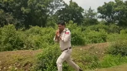 (Video)ಬಾಂಬ್ ಹೊತ್ತು ಓಡಿ 400 ಮಕ್ಕಳ ರಕ್ಷಿಸಿದ ಪೇದೆ!