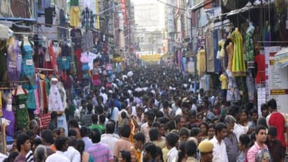 পুজোতে লাগাম ছাড়া ভিড়, সংক্রমণে ১৫ জেলায় 'বিপদ সঙ্কেত'