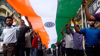 വീഡിയോ: ഇത് സാധാരണ മനുഷ്യരുടെ ദേശീയഗാനാലാപനം