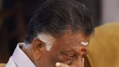 வெட்கம், வேதனை, அவமானம் பன்னீருக்கு நேர்ந்த கொடுமை... லபோ திபோன்னு கண்ணீர் விட்டு கதறும் ஆதரவாளர்கள்...